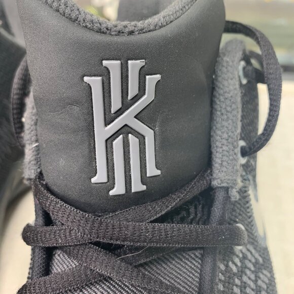 Nike Kyrie Flytrap II EP Anthracite Mens Size 8.5 Black/Gray Basketball Sneakers - Picture 3 of 8